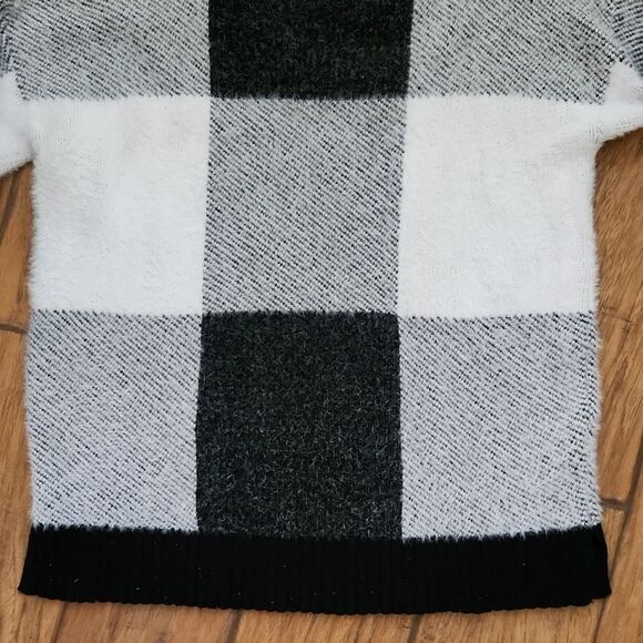 ELLE women's size medium black and white block print sweater - Picture 3 of 7